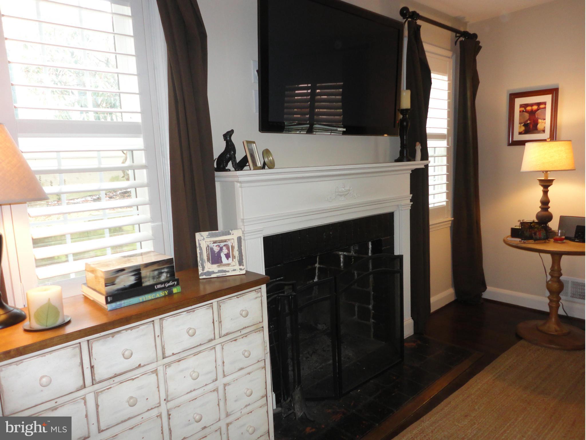 519 Piccadilly Road Baltimore, MD 21204 - Photo 6 of 28 Living Room