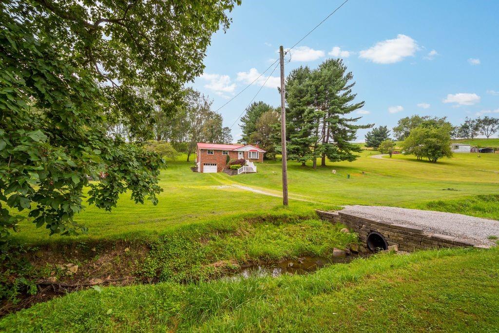 39 Donaldson Road Hickory, PA 15340 - Photo 4 of 28