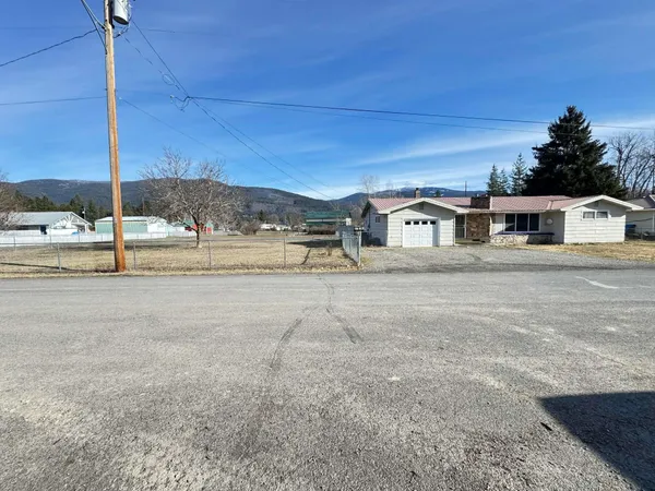 $420,000 | 105 South 7th Avenue, Ione, WA 99139