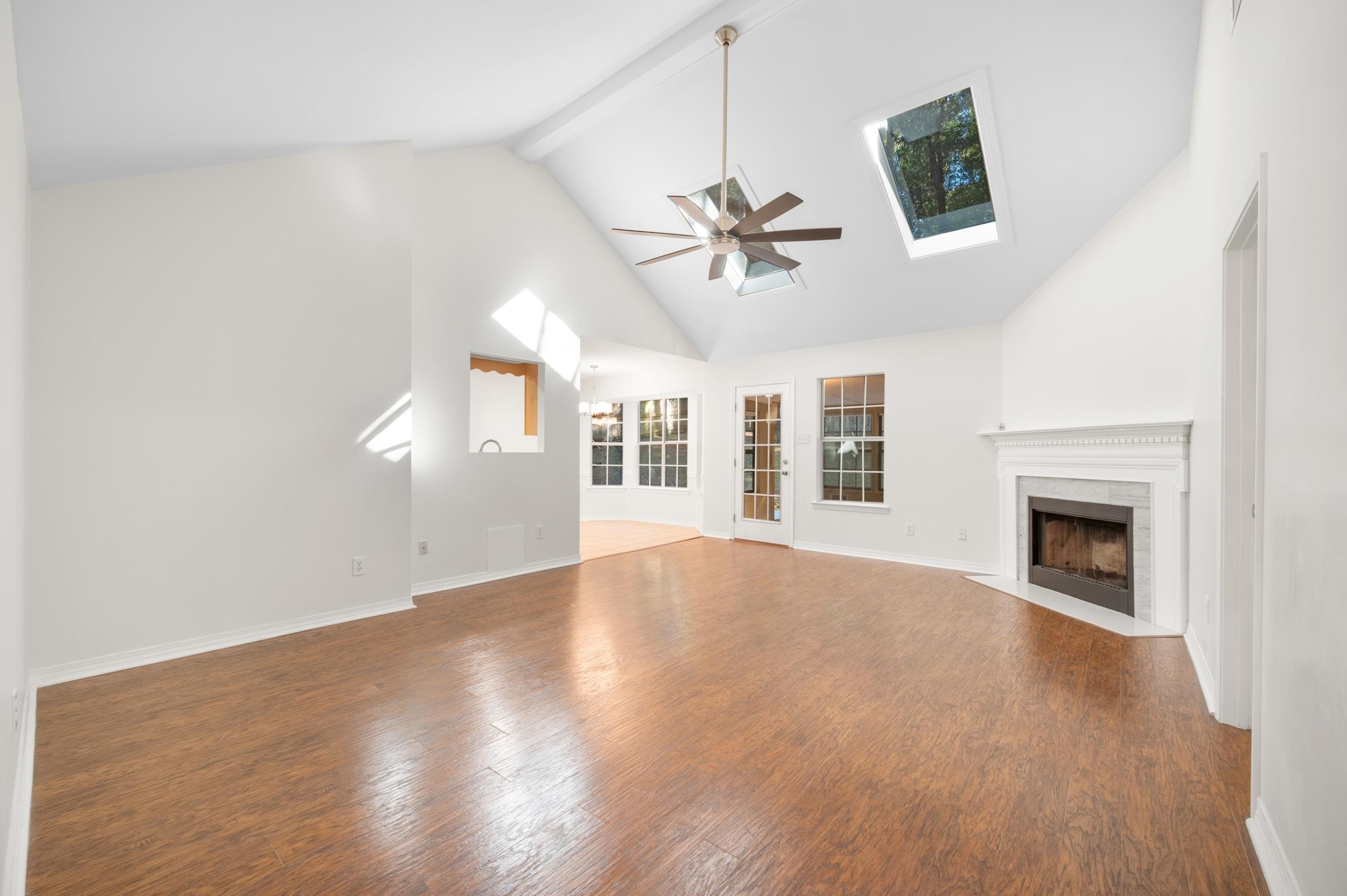 136 Donna Circle Daphne, AL 36526 - Photo 6 of 28 Living Room