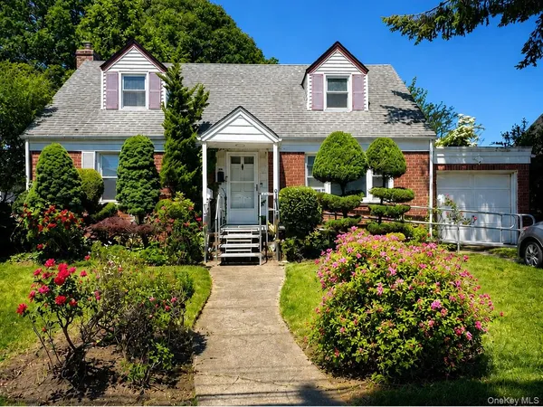 $618,000 | 253 Eagle Avenue, West Hempstead, NY 11552