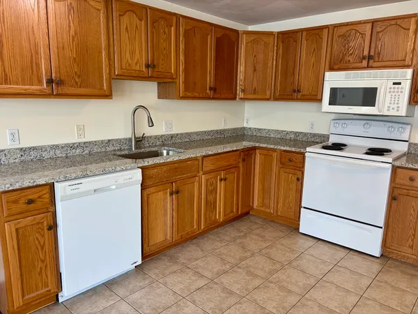 $1,850 | 1282 Commercial Street, Unit 5, Weymouth, MA 02189