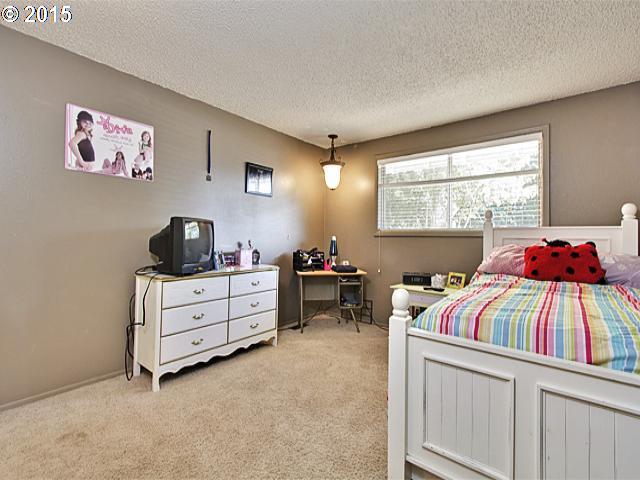 8425 Southeast Roots Road Milwaukie, OR 97267 - Photo 9 of 13 Gallery Image 9