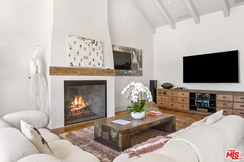 $28,500,000 | 6625 Zumirez Drive, Malibu, CA 90265