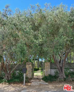 $28,500,000 | 6625 Zumirez Drive, Malibu, CA 90265