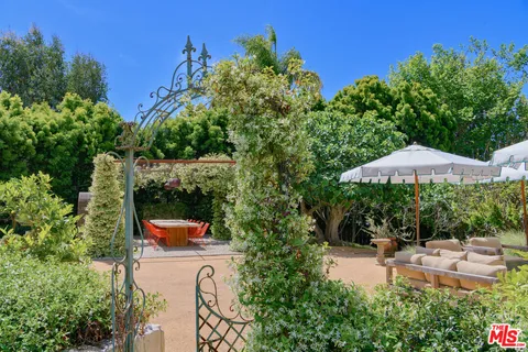 $28,500,000 | 6625 Zumirez Drive, Malibu, CA 90265