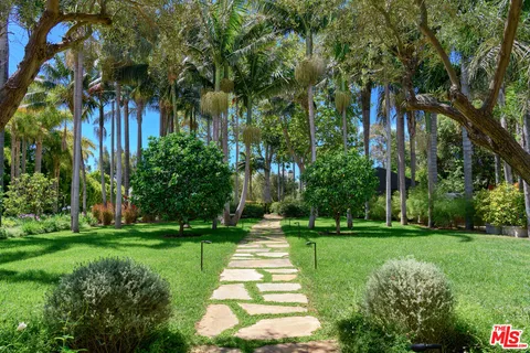 $28,500,000 | 6625 Zumirez Drive, Malibu, CA 90265