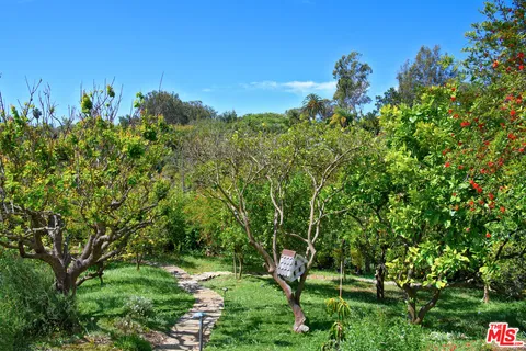 $28,500,000 | 6625 Zumirez Drive, Malibu, CA 90265