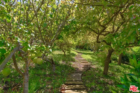 $28,500,000 | 6625 Zumirez Drive, Malibu, CA 90265