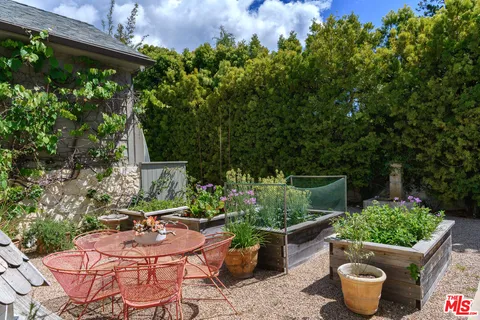 $28,500,000 | 6625 Zumirez Drive, Malibu, CA 90265