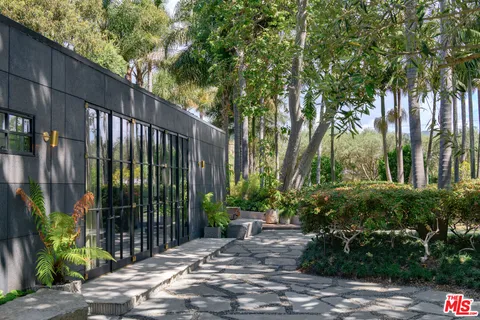 $28,500,000 | 6625 Zumirez Drive, Malibu, CA 90265