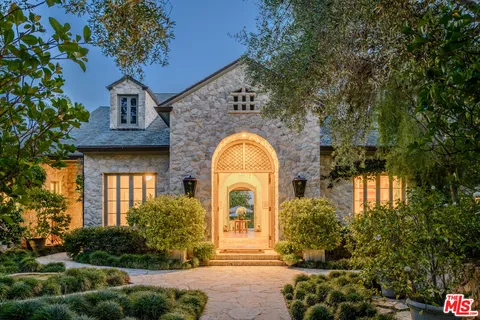 $28,500,000 | 6625 Zumirez Drive, Malibu, CA 90265