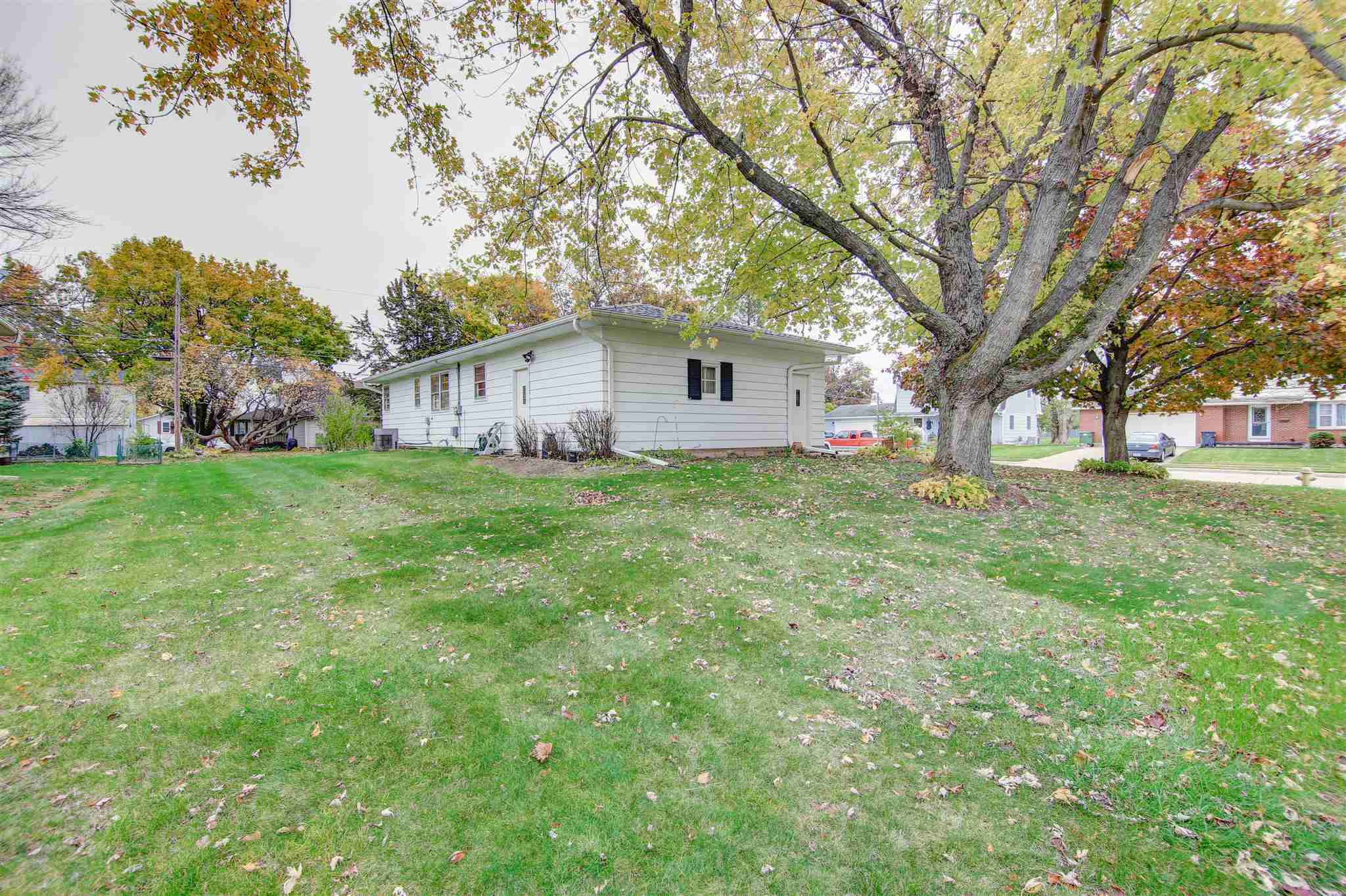 708 Schick Road Clinton, IA 52732 - Photo 12 of 13 Gallery Image 12