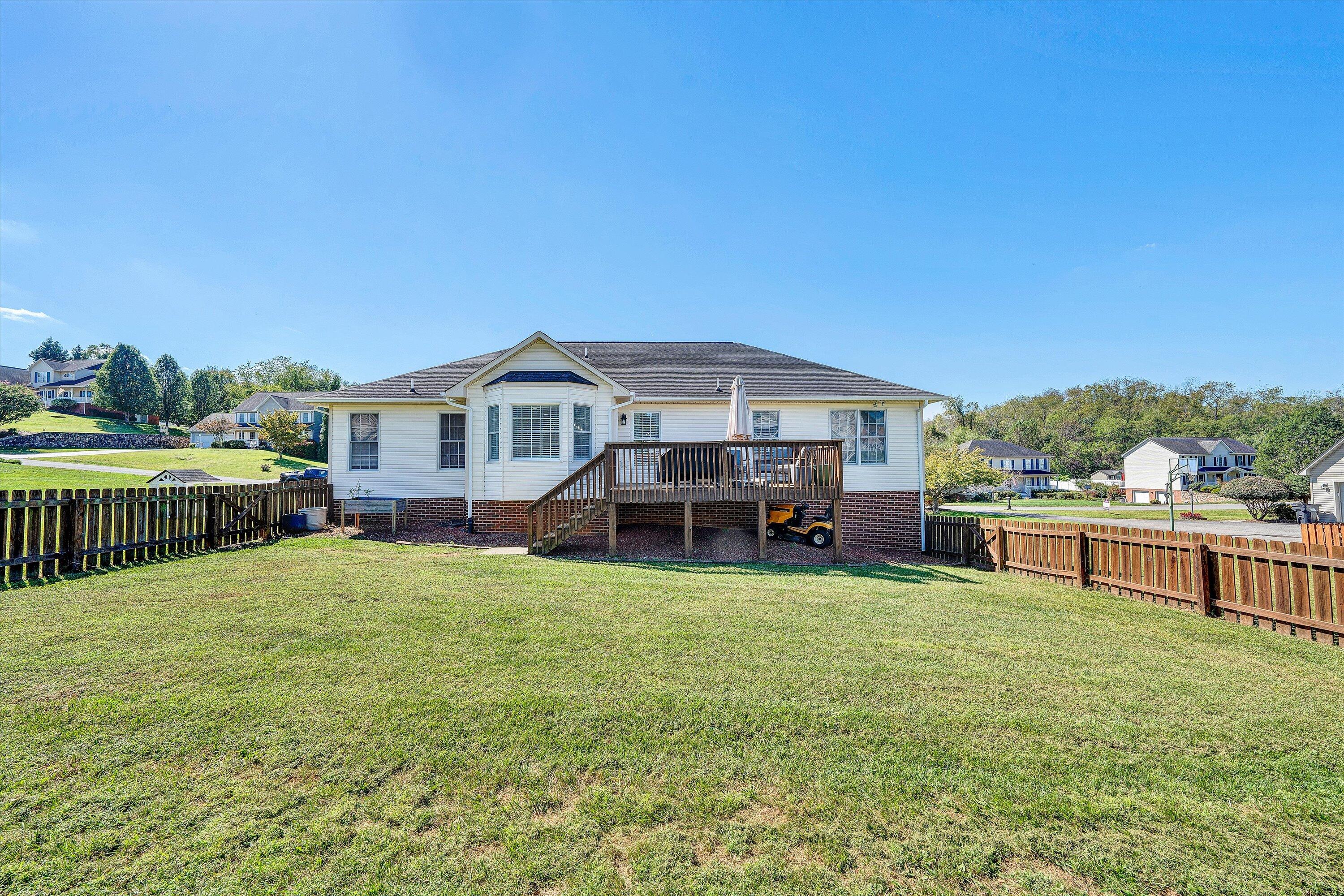120 Eagle Ridge Roanoke, VA 24012 - Photo 3 of 41 Fenced backyard