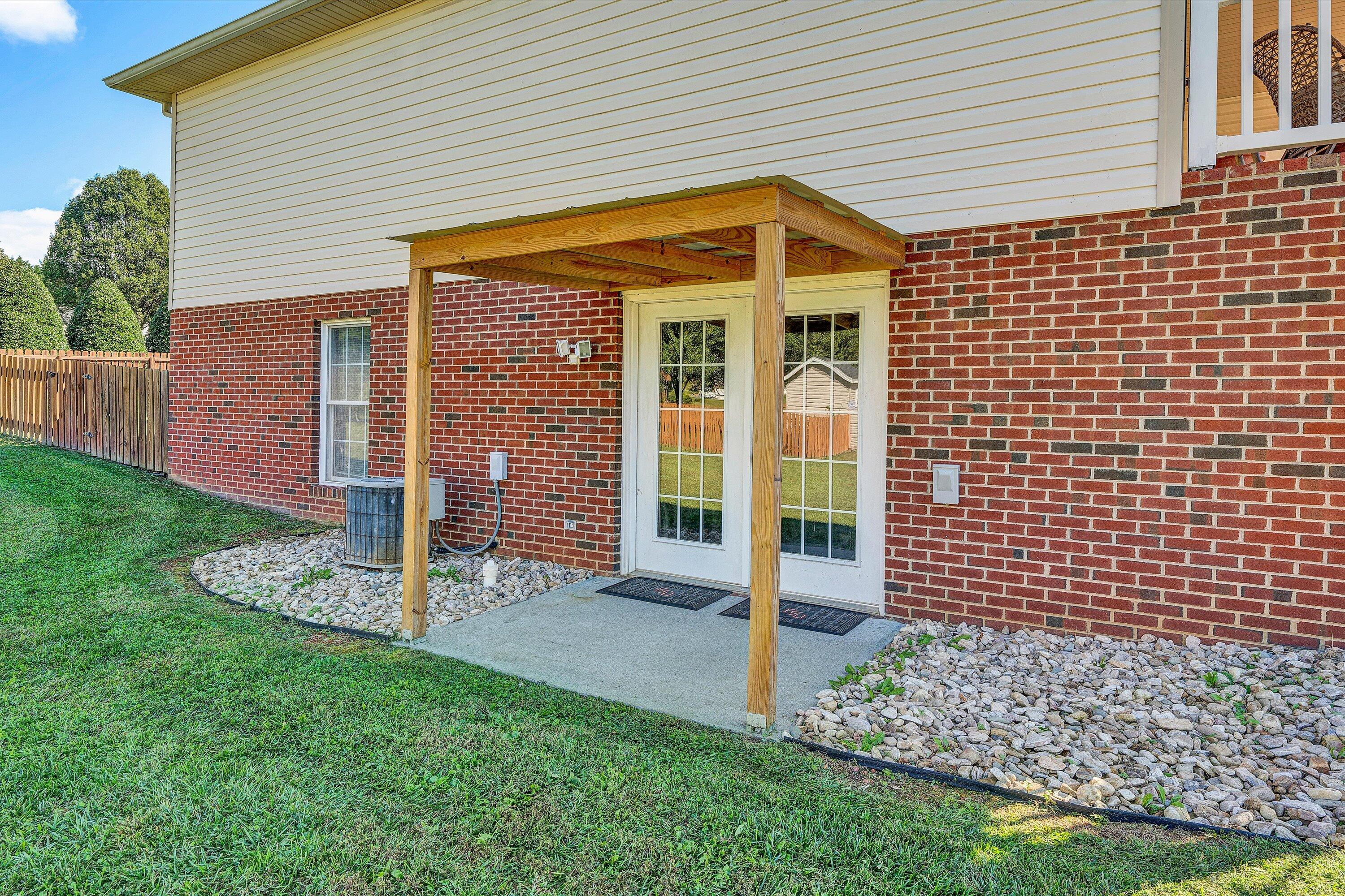 120 Eagle Ridge Roanoke, VA 24012 - Photo 4 of 41 Lower Level Walk out
