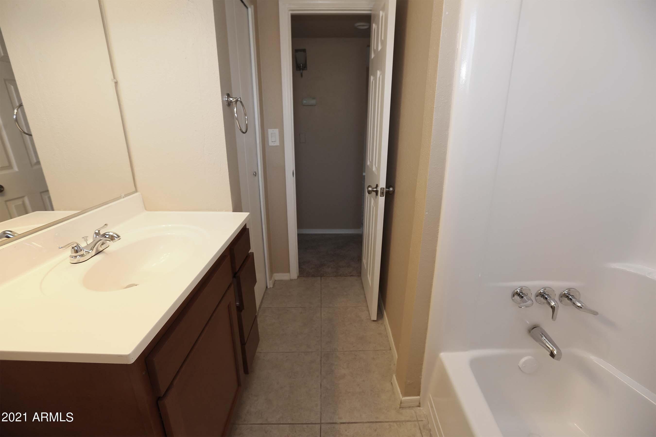 3231 West Greenway Road Phoenix, AZ 85053 - Photo 7 of 17 Greenway 23