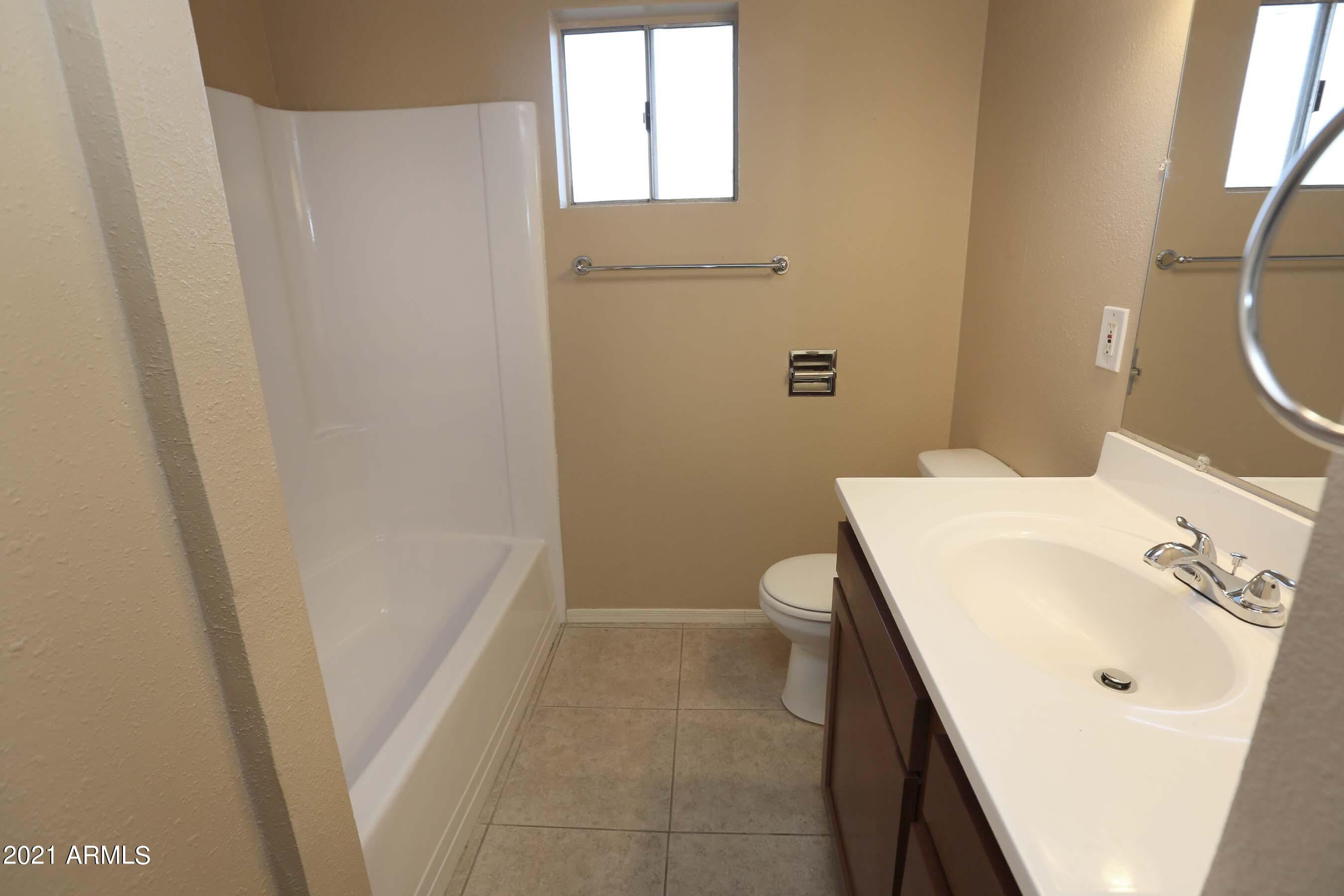 3231 West Greenway Road Phoenix, AZ 85053 - Photo 8 of 17 Greenway 24