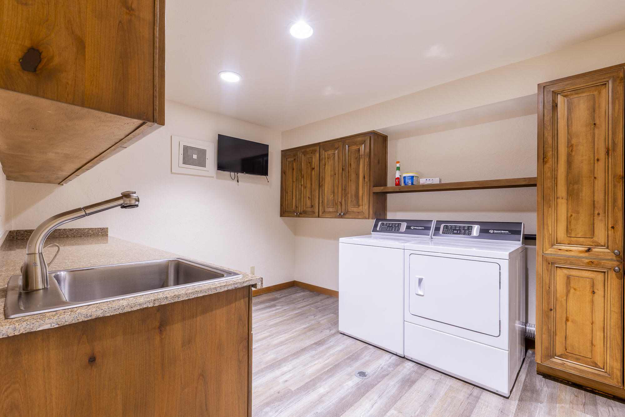 512 Fairway Road Sun Valley, ID 83353 - Photo 15 of 28 Laundry