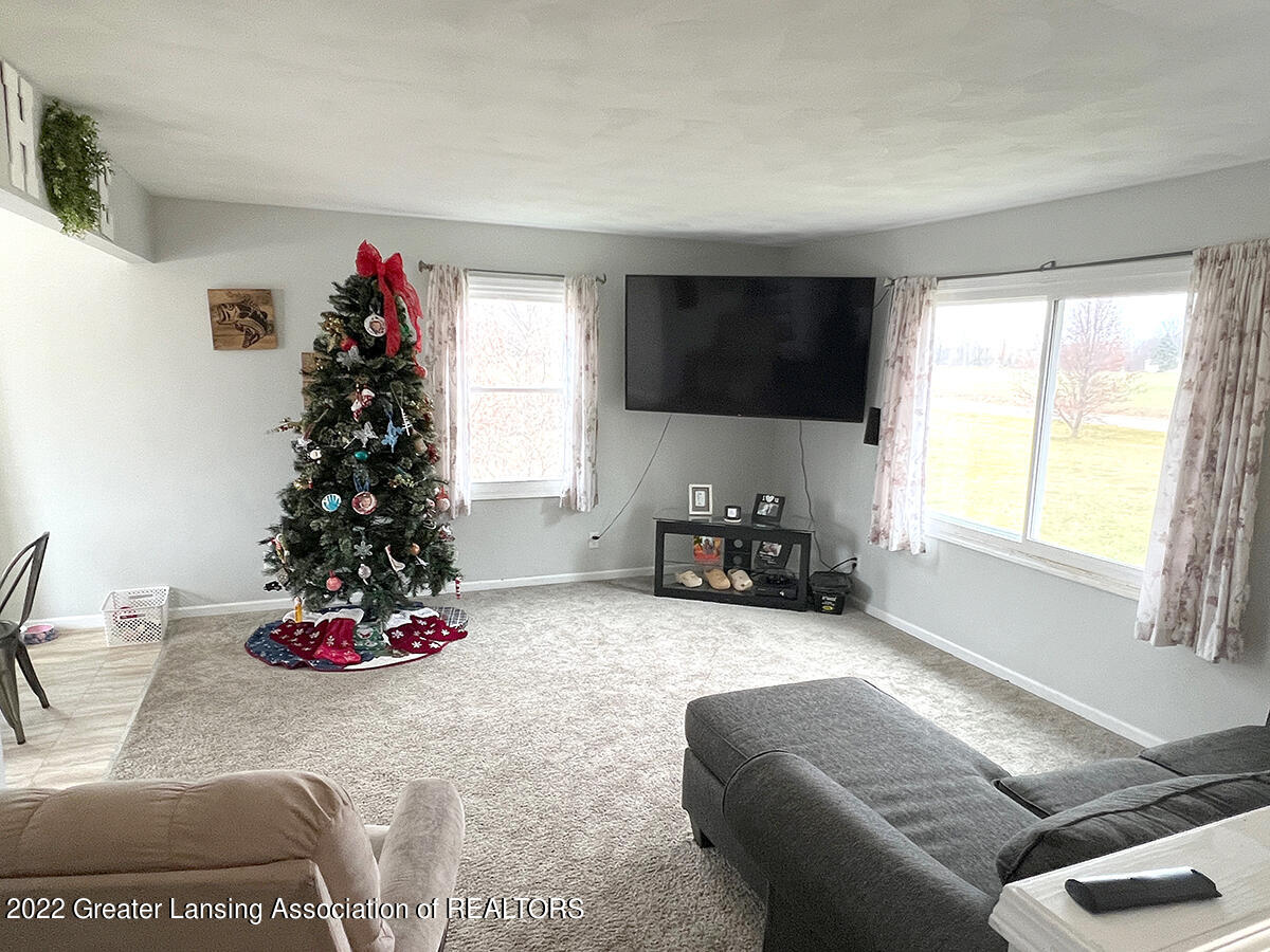 10190 Kinneville Road Eaton Rapids, MI 48827 - Photo 11 of 48 livingroom