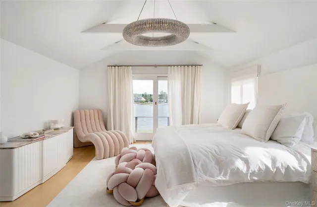 $2,995,000 | 8 Landsend Lane, Southampton, NY 11968