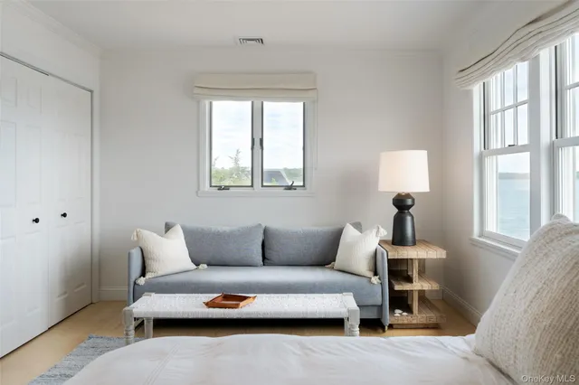 $2,995,000 | 8 Landsend Lane, Southampton, NY 11968