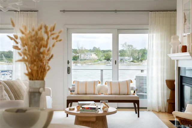 $2,995,000 | 8 Landsend Lane, Southampton, NY 11968