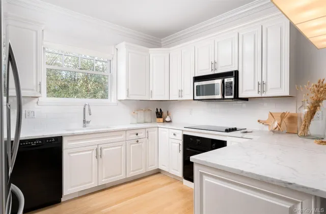 $2,995,000 | 8 Landsend Lane, Southampton, NY 11968