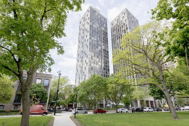 $525,000 | 345 West Fullerton Parkway, Unit 1001, Chicago, IL 60614