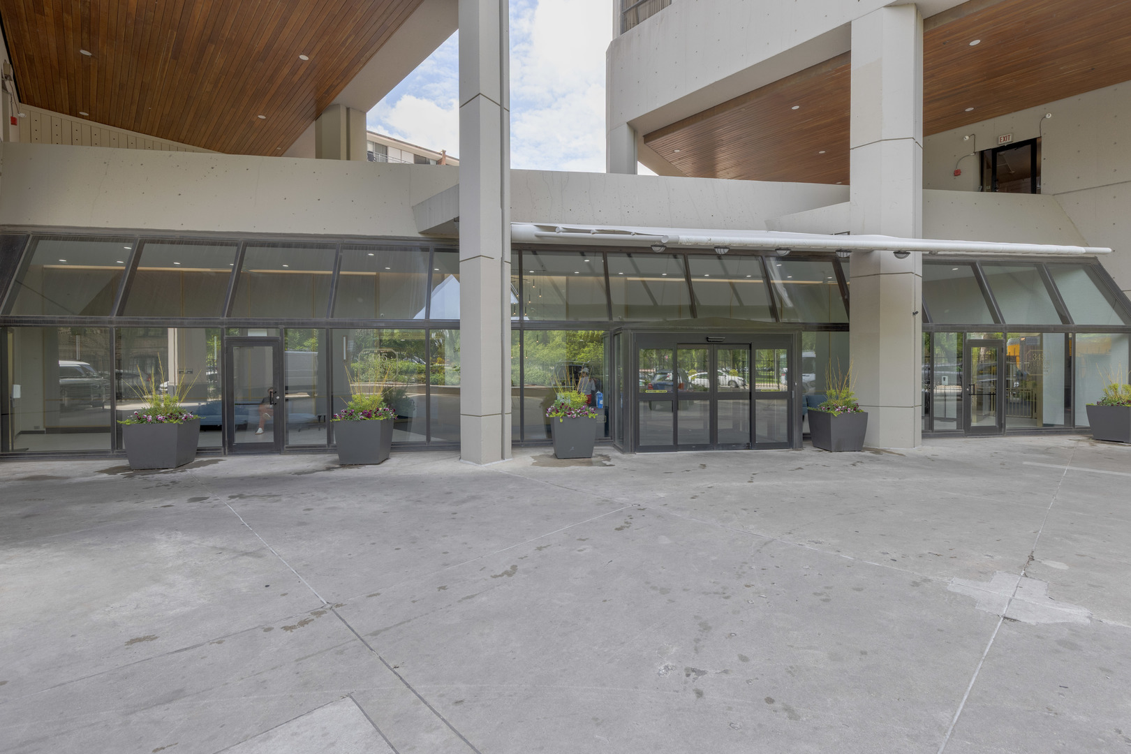 345 West Fullerton Parkway, Unit 1001 Chicago, IL 60614 - Photo 15 of 16 a view of a building with door