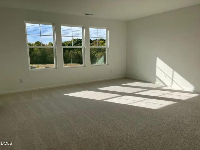 a view of empty room with window