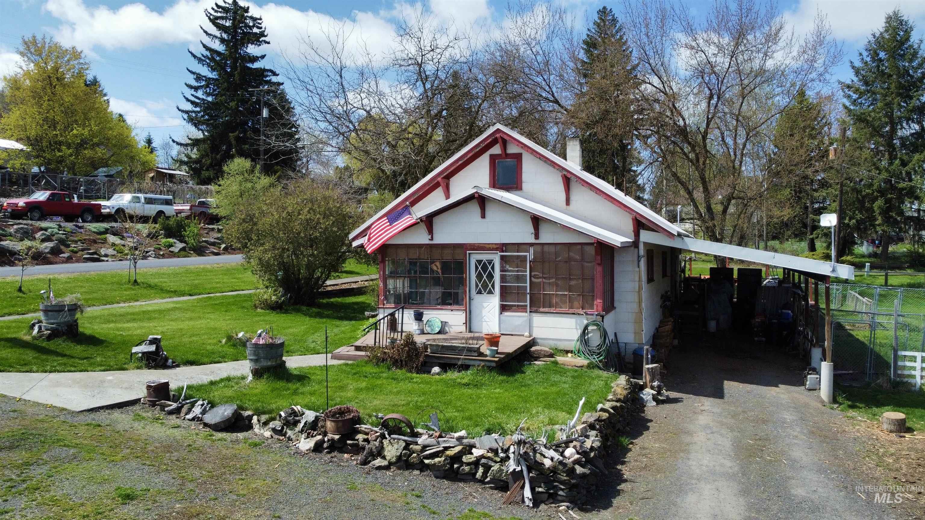 412 Walnut Street Nezperce, ID 83543 - Photo 2 of 26
