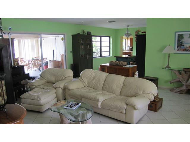 3200 Dover Road Pompano Beach, FL 33062 - Photo 4 of 25 a living room with furniture and a large window