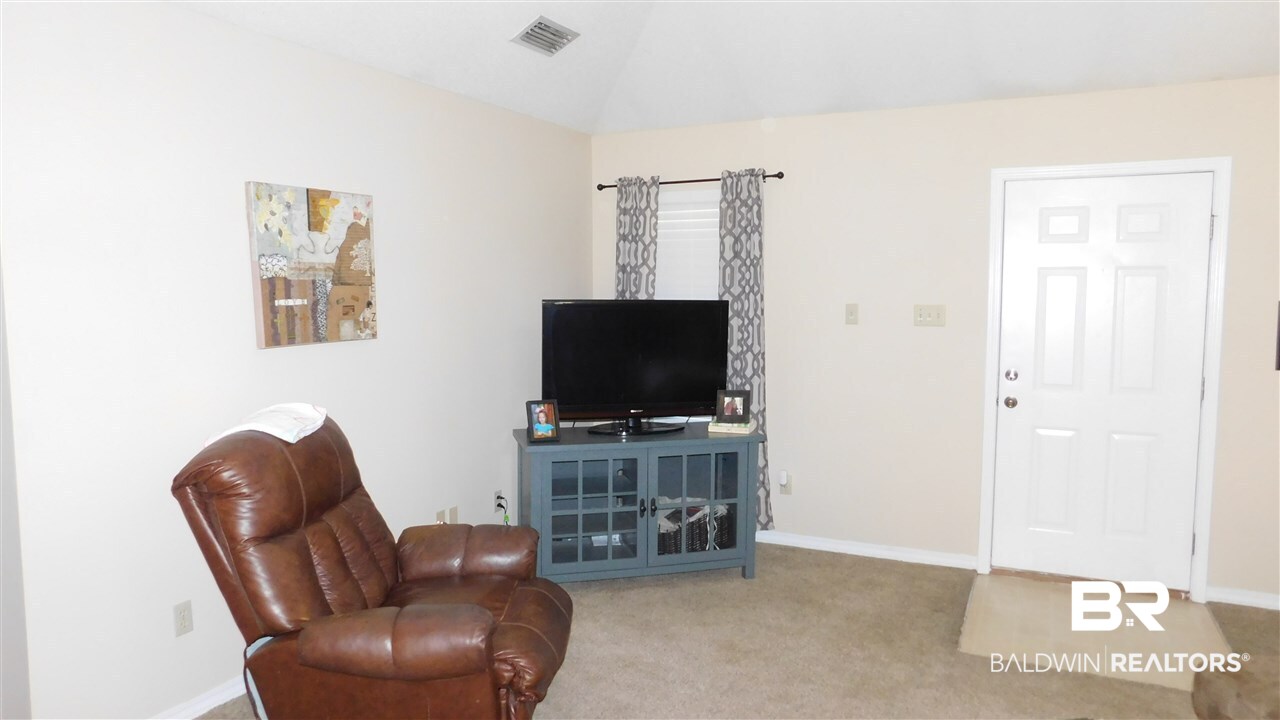 19814 Keller Road Foley, AL 36535 - Photo 4 of 30 Living Room