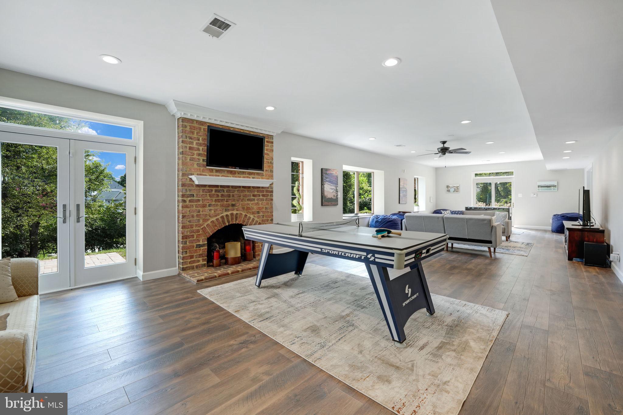 933 Bellview Road McLean, VA 22102 - Photo 45 of 69 Left side entrance