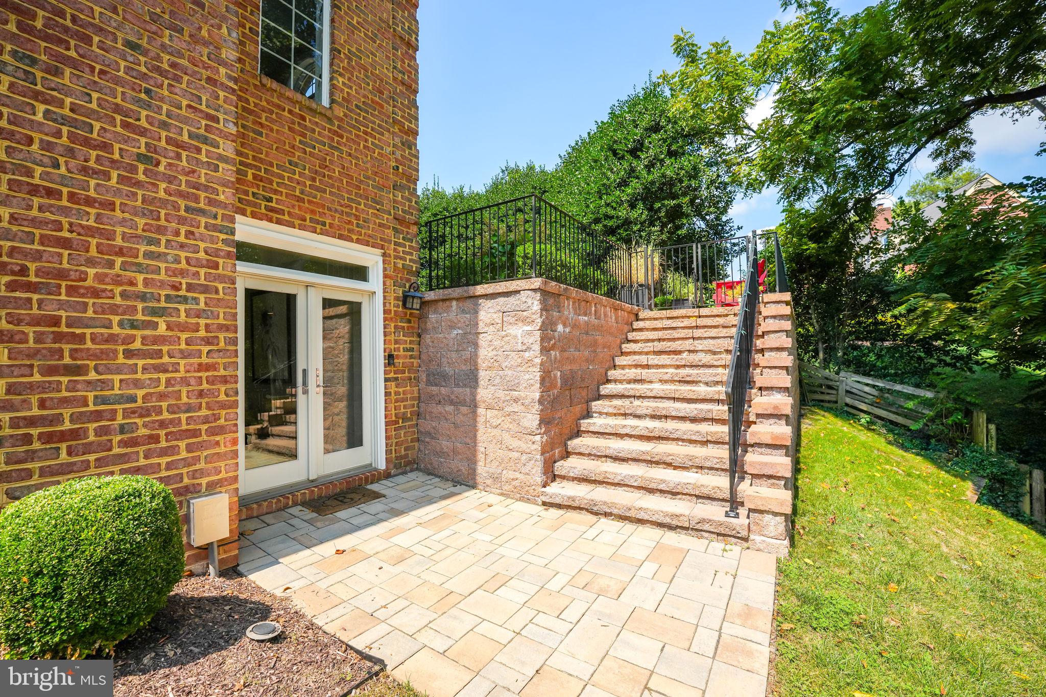 933 Bellview Road McLean, VA 22102 - Photo 57 of 69 Left side entrance to LL