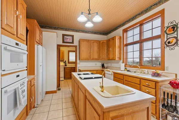 $565,000 | 12385 North Camelot Trail, Milford, IN 46542