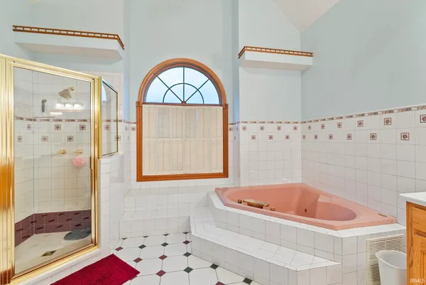 $565,000 | 12385 North Camelot Trail, Milford, IN 46542