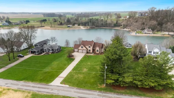 $565,000 | 12385 North Camelot Trail, Milford, IN 46542