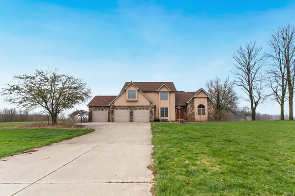 $565,000 | 12385 North Camelot Trail, Milford, IN 46542