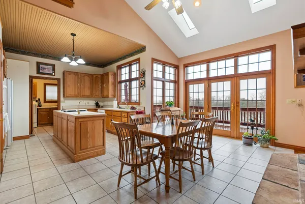 $565,000 | 12385 North Camelot Trail, Milford, IN 46542