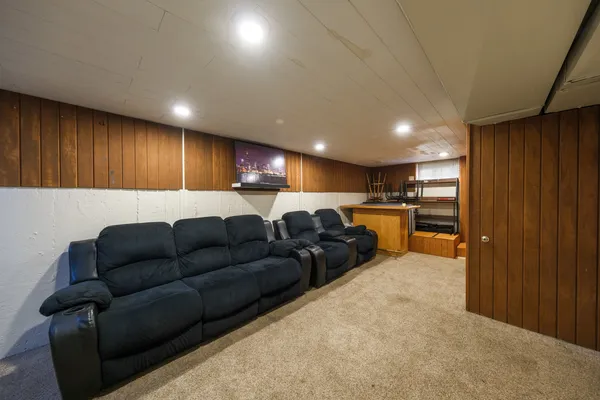 $179,900 | 17702 Community Street, Lansing, IL 60438