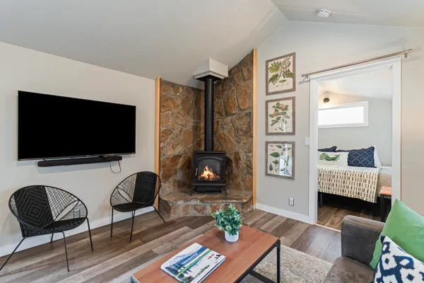 $975,000 | 1561 Northwest Fresno Avenue, Unit 1&2, Bend, OR 97703