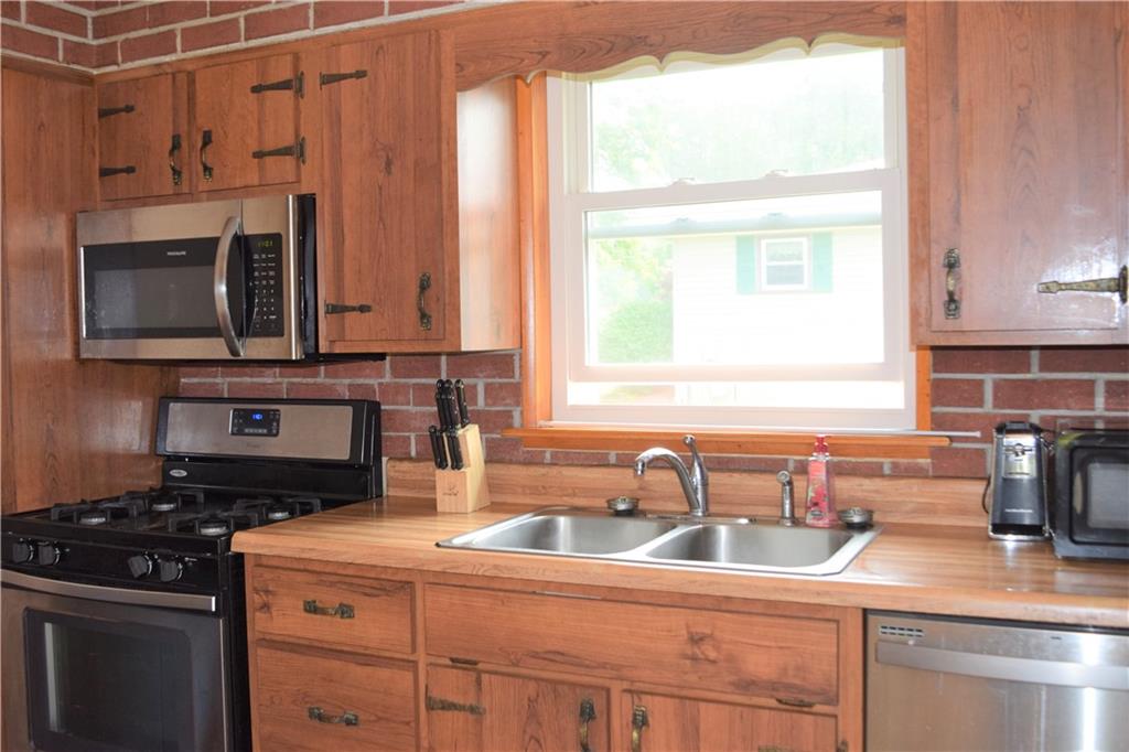 195 Miller Road Franklin, PA 16323 - Photo 2 of 17