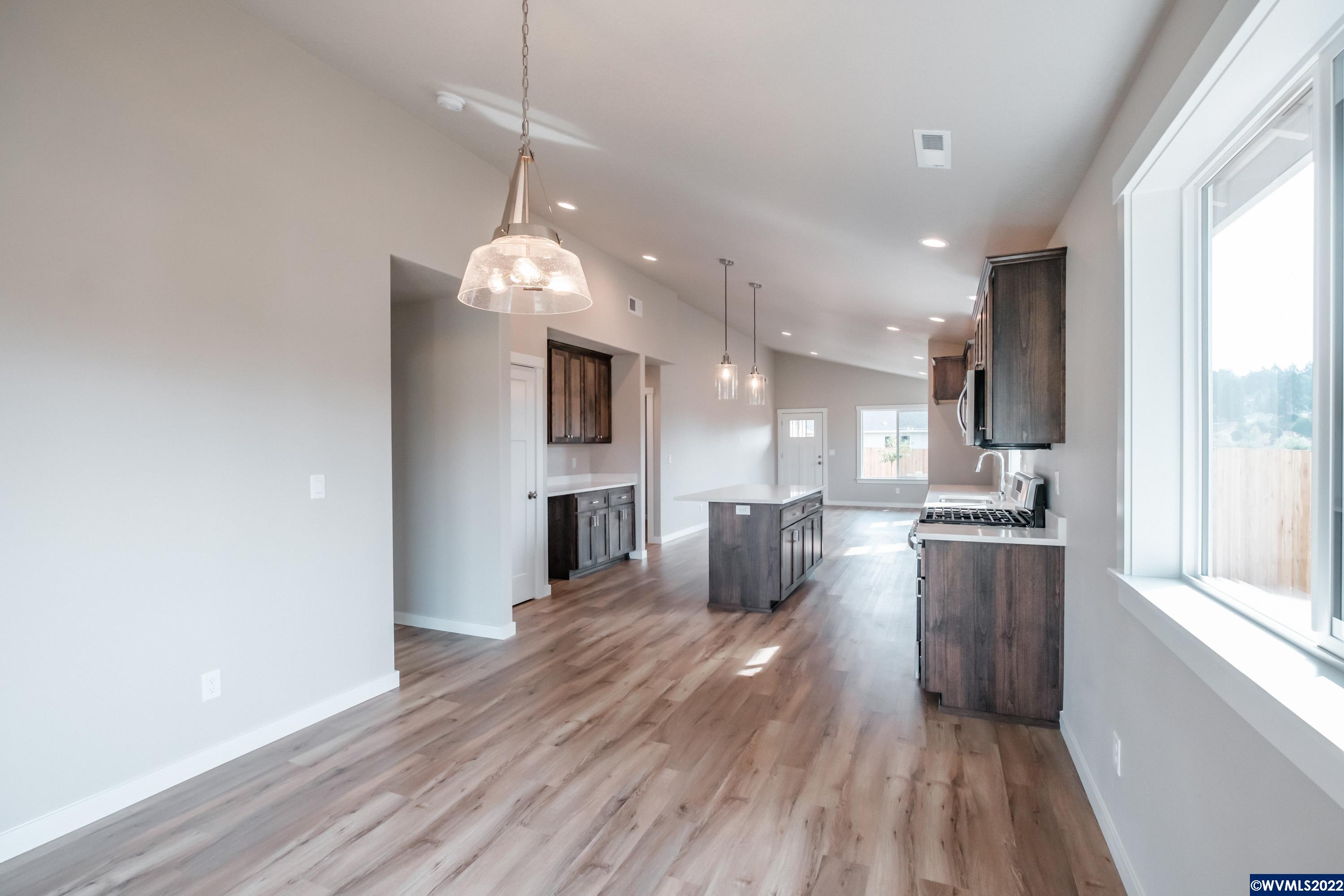1655 Southwest Ellis Street Dallas, OR 97338 - Photo 17 of 42 Gallery Image 17