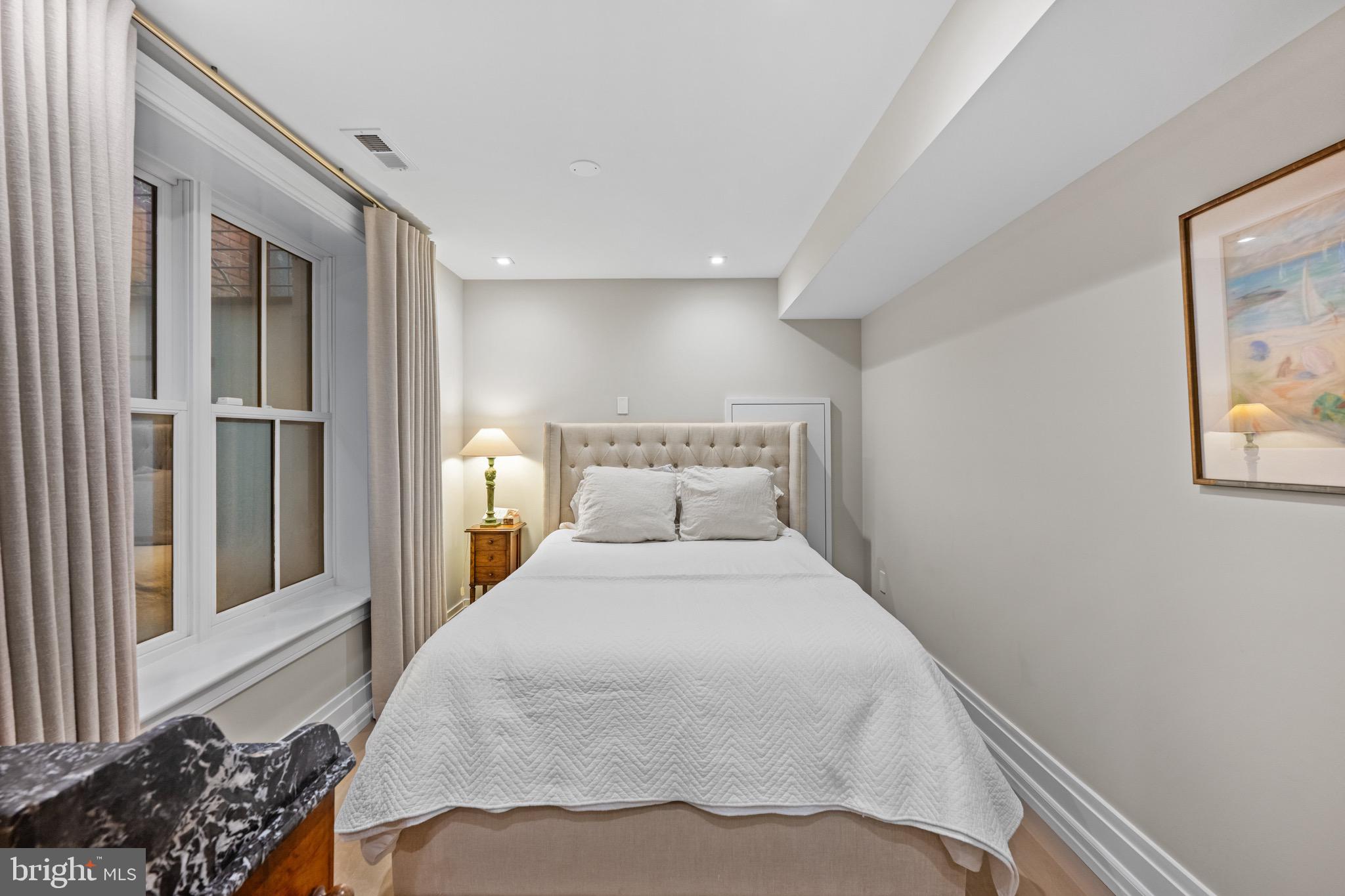 1524 Swann Street Northwest Washington, DC 20009 - Photo 23 of 30 Bedroom #5