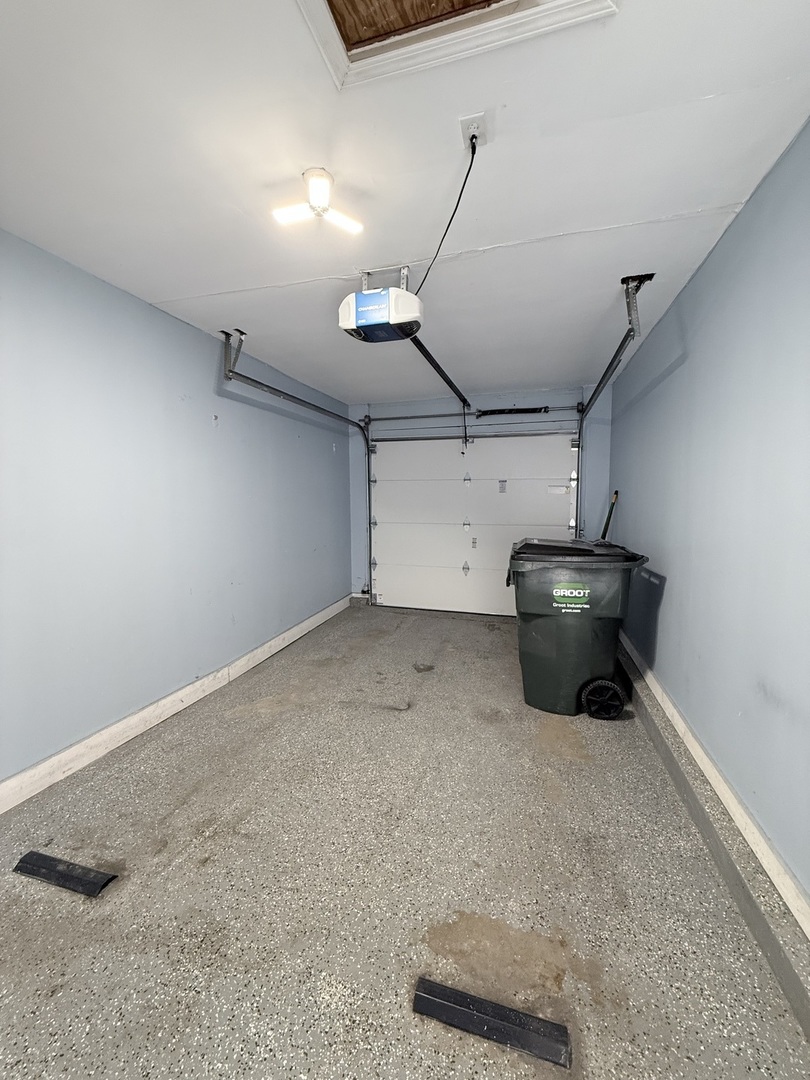 2023 Raleigh Place Hoffman Estates, IL 60169 - Photo 4 of 6