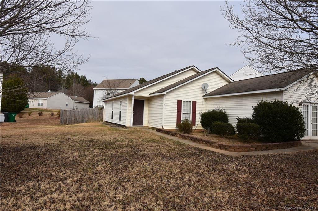 3522 Nevin Brook Road Charlotte, NC 28269 - Photo 3 of 18 Gallery Image 3