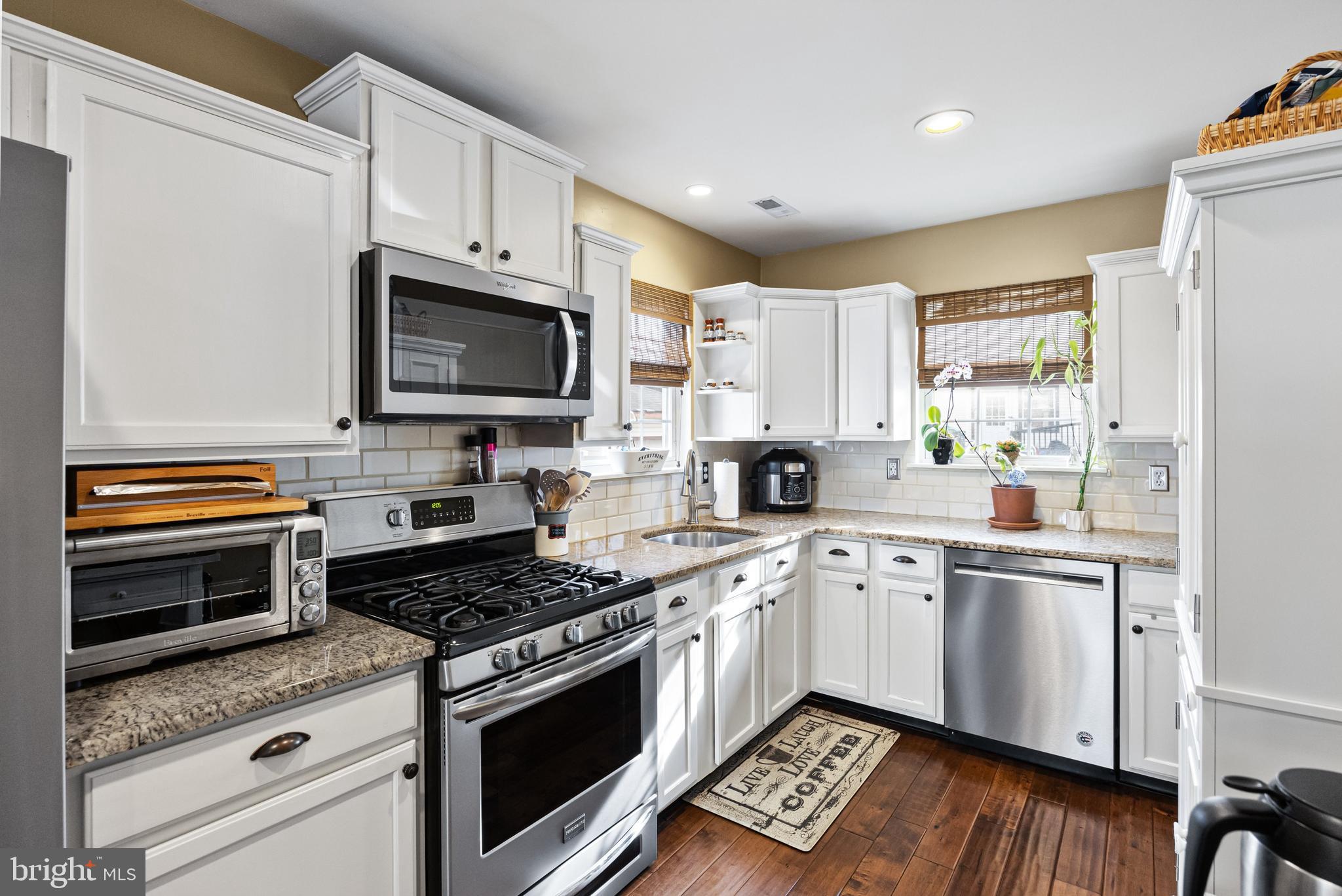 825 North Forklanding Road Maple Shade, NJ 08052 - Photo 11 of 45 Granite counters