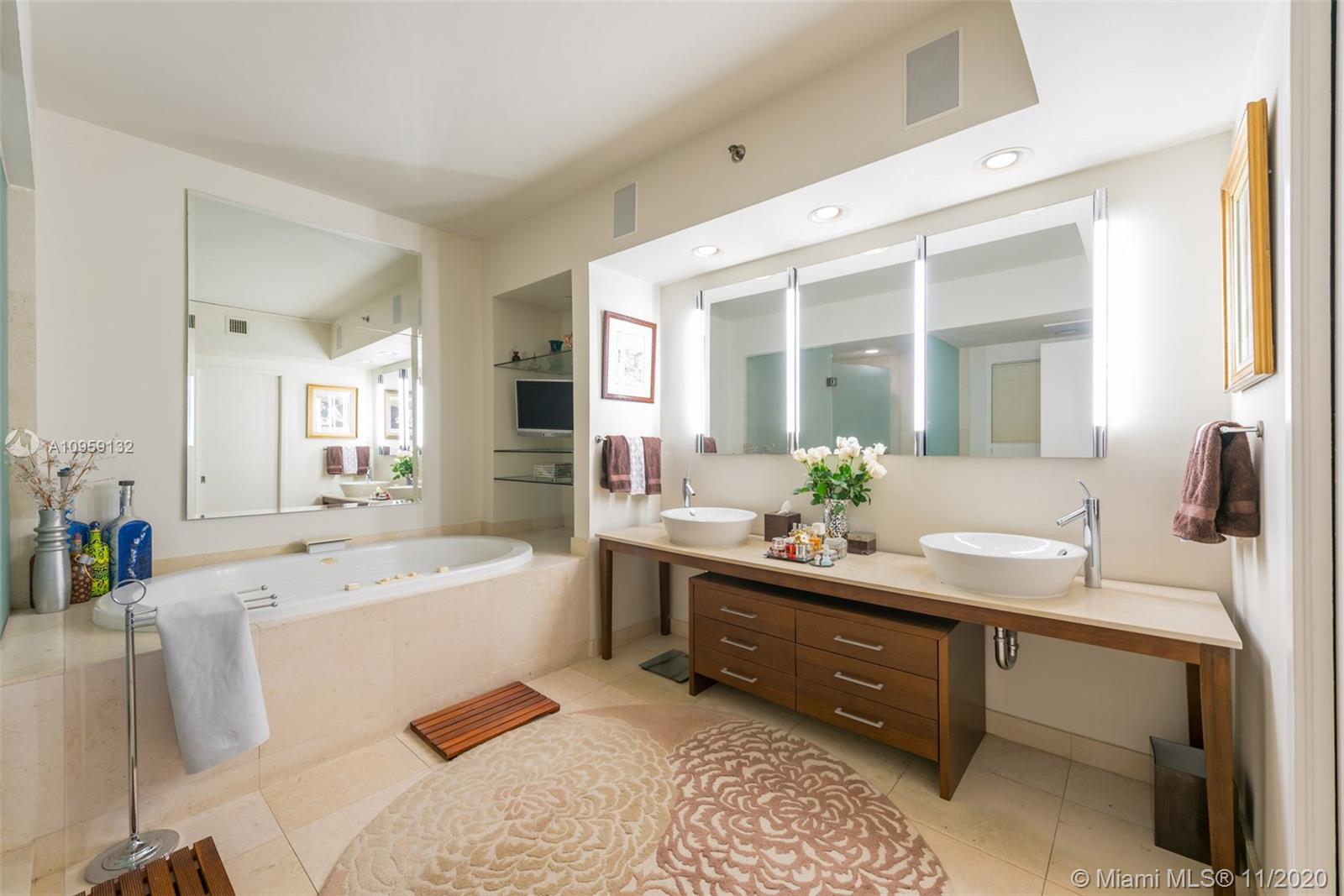 450 Alton Road, Unit 1807 Miami Beach, FL 33139 - Photo 21 of 58