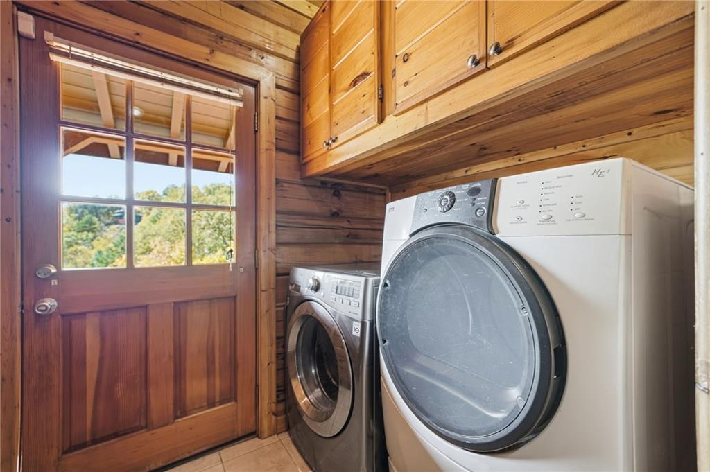 1384 Crystal Lane Northeast Ranger, GA 30734 - Photo 19 of 57 a utility room with dryer and washer